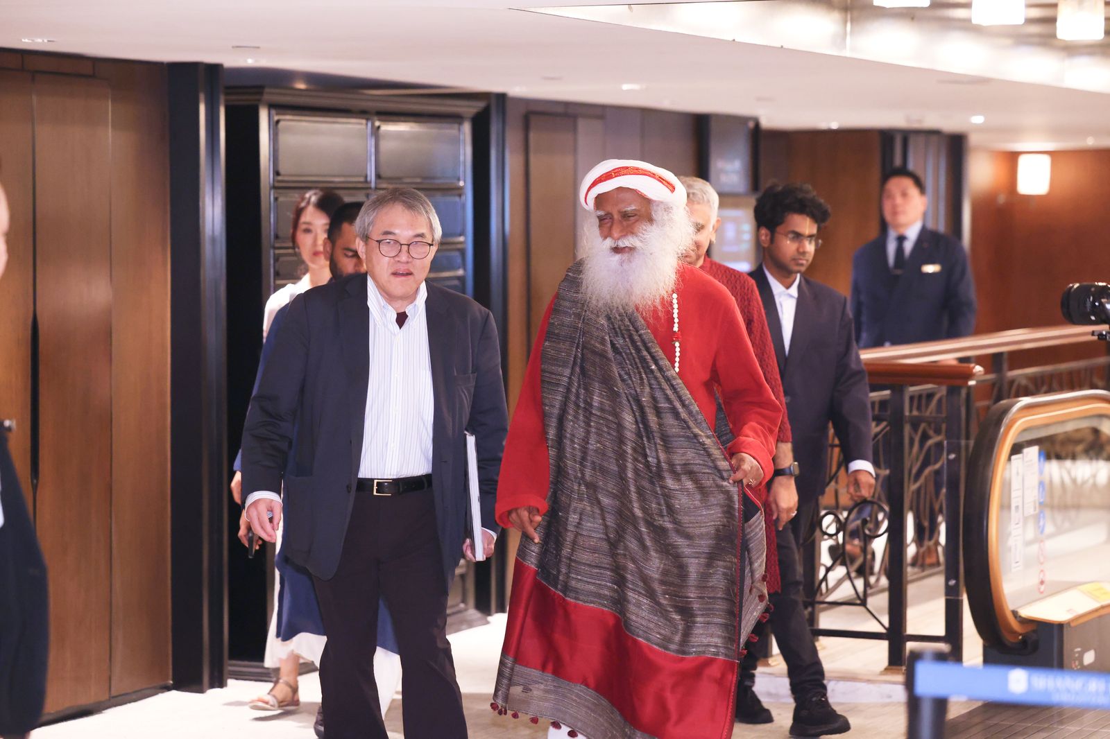 Sadhguru arrives with Benjamin Fok Chun-yue
